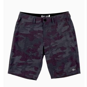 Black camo Salty Crew Hybrid Drifter walking short. Size 28. Like new!